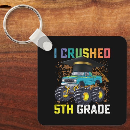 5年生のモンスタートラックの卒業式をつぶした キーホルダー (正面)