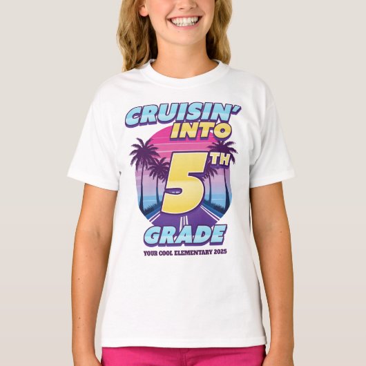5年生の女の子のためのバック・トゥ・スクールクルーズ Tシャツ (正面)