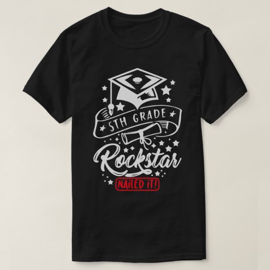 5年生の学生ロックスターが~の終わりをおもしろい告げた Tシャツ (デザイン正面)
