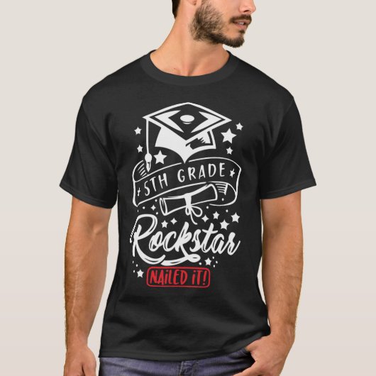 5年生の学生ロックスターが～の終わりをおもしろい告げた Tシャツ (正面)