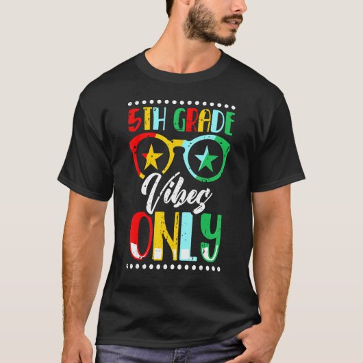5年生の雰囲気 先生 生徒 サングラス バックトゥー Tシャツ (正面)
