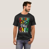 5年生の雰囲気 先生 生徒 サングラス バックトゥー Tシャツ (正面フル)