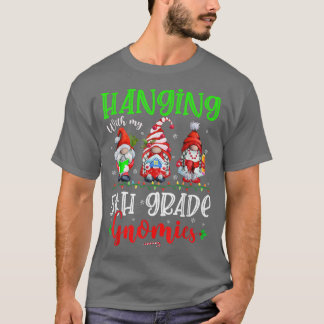 5年生ぶら下がったのGnomiesクリスマスでGnomを点灯 Tシャツ