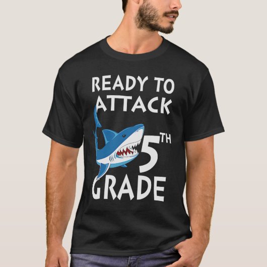 5年生5年生サメを攻撃する準備ができている Tシャツ (正面)