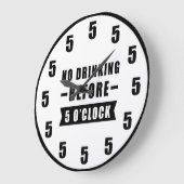 5時まではお酒を飲まない - おもしろ時計 ラージ壁時計 (傾斜)