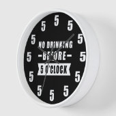 5時前は飲まない – おもしろい 壁時計 (傾斜)