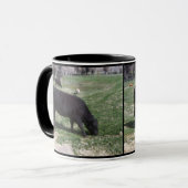 5月に牧草を食べること マグカップ (正面左)