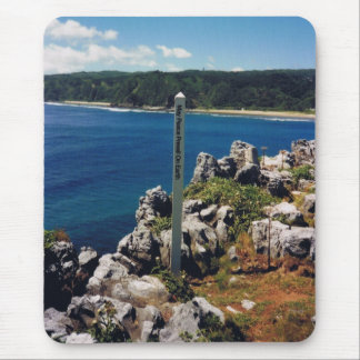 5月の平和は地球で勝ちます! マウスパッド