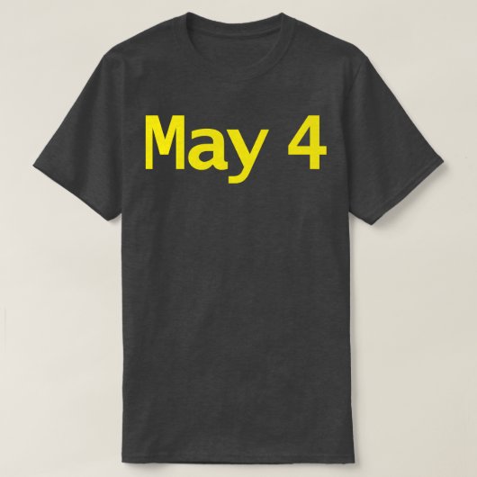 5月4日タイポグラフィイン黄文字 Tシャツ (デザイン正面)