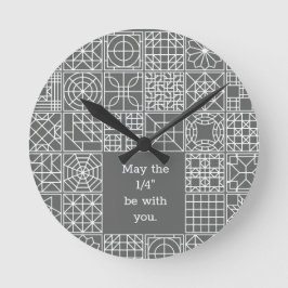 5月"第4は"あなたとサンプラーのキルトの引用文です ラウンド壁時計