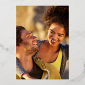 5枚の写真を飾った結婚式 ゴールドスクリプトのSave The Dateカード 箔招待状 (裏面)