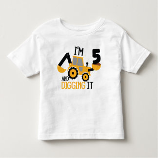 5歳で掘る建築誕生日少年 トドラーTシャツ