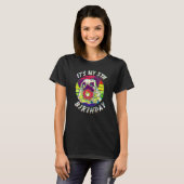 5歳のパグとドーナツ ビンテージ調のディストressed 5歳の誕生日 tシャツ (正面フル)