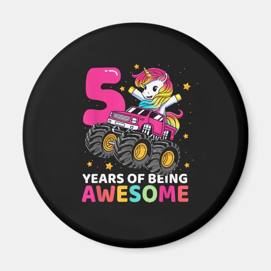 5歳のユニコーンがモンスタートラックに乗る 5歳の誕生日 マグネット (正面)