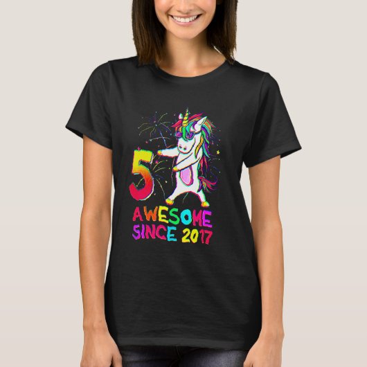 5歳のユニコーン フロッシング 5歳の誕生日 女の子 ユニコーン Tシャツ (正面)
