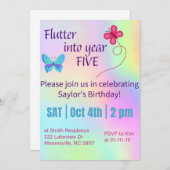 5歳の年へと舞い踊る、パーソナライズされた蝶の招待状!お子様の名前、年齢、日付、パーティーの詳細をカ 招待状 (正面/裏面)