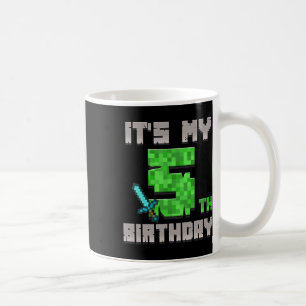 5歳の誕生日おめでとうゲーマーピクセルデザインのTシャツ コーヒーマグカップ