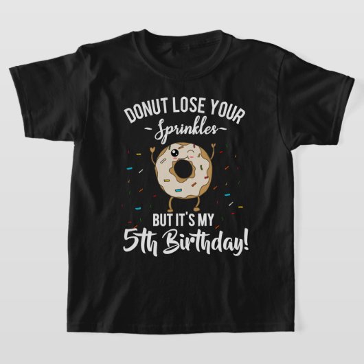 5歳の誕生日おめでとう ドーナツ 少年 男子 子供 かわいい Tシャツ (レイダウン)
