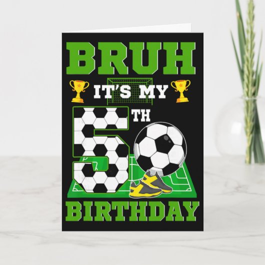 5歳の誕生日おめでとう!少年サッカーのテーマパーティー カード (正面)