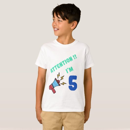 5歳の誕生日に5枚のシャツを着ています Tシャツ (正面フル)