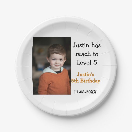 5歳の誕生日ゲームの少年 写真 名前 モダン 日付 ペーパープレート (正面)
