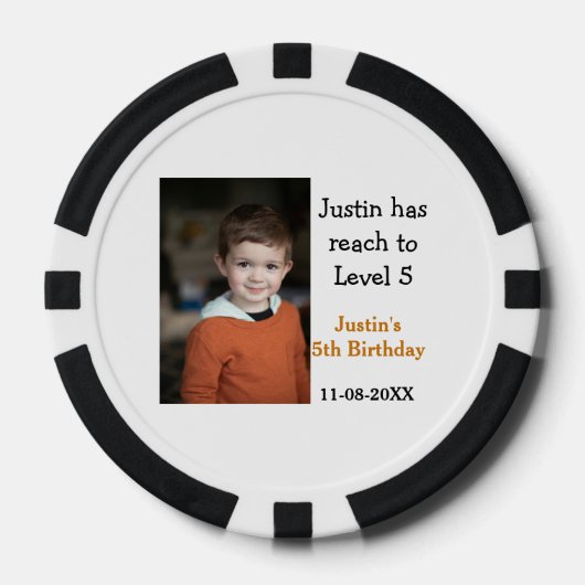 5歳の誕生日ゲームの男の子の写真の名前のモダンな日付 ポーカーチップ (正面)
