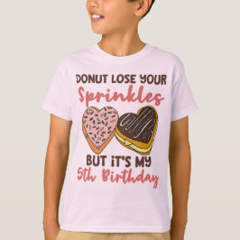 5歳の誕生日ドーナツテーマの面白い引用 Tシャツ