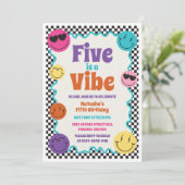 「5歳はビバ！」カラフルレトロスマイル誕生日 招待状 (スタンド正面)