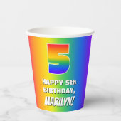 5番目の誕生日: カラフル、おもしろいレインボーパターン# 5 紙コップ (正面)