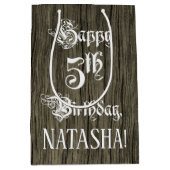 5番目の誕生日: ファンシー, フェイク Wood Look +名前をカスタムする ミディアムペーパーバッグ (正面)