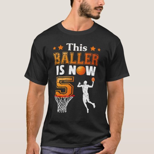5誕生日この選手は現在5バスケットボールだ Tシャツ (正面)