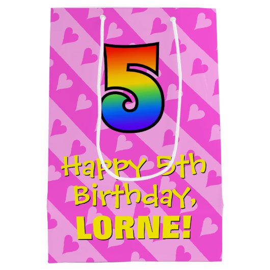 5誕生日:おもしろいピンクハートストライプ&レインボー5 ミディアムペーパーバッグ (裏面)