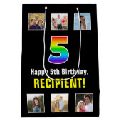 5誕生日:レインボー「5」、写真カスタムと名前 ミディアムペーパーバッグ (裏面)