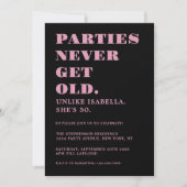 50おもしろい誕生日ブラックとピンク 招待状 (正面)