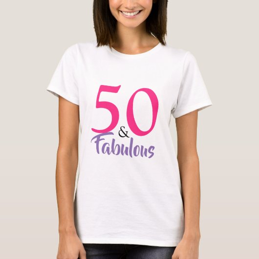 "50およびすばらしい"スタイリッシュな第50誕生日のタイポグラフィ Tシャツ (正面)