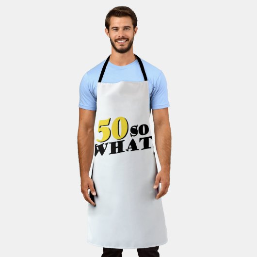 50だからおもしろい何モダンタイポグラフィ50番目の誕生日 エプロン (着用した状態)