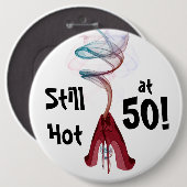 50でまだ熱い! おもしろいの誕生日巨大なPin 缶バッジ (正面&裏面)