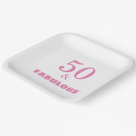 50と素敵なピンクのスタイリッシュ誕生日パーティーかわいい ペーパープレート (傾斜あり)