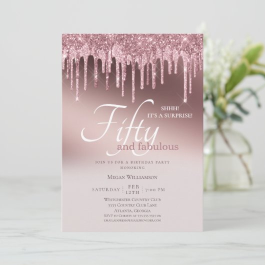 50と素晴らしいサプライズピンクグリッター誕生日 招待状 (スタンド正面)