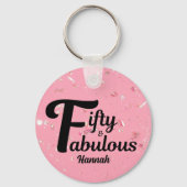 50と素晴らしいハッピー50誕生日ピンクのアクセント キーホルダー (正面)
