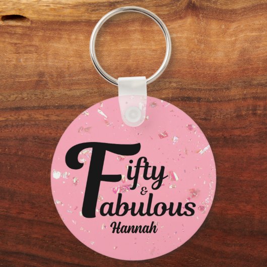 50と素晴らしいハッピー50誕生日ピンクのアクセント キーホルダー (正面)