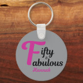 50と素晴らしいハッピー50誕生日ピンクのアクセント キーホルダー (裏面)