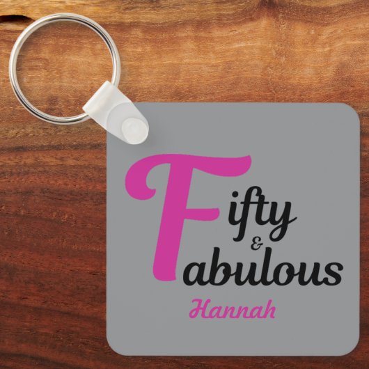 50と素晴らしいハッピー50誕生日ピンクのアクセント キーホルダー (正面)