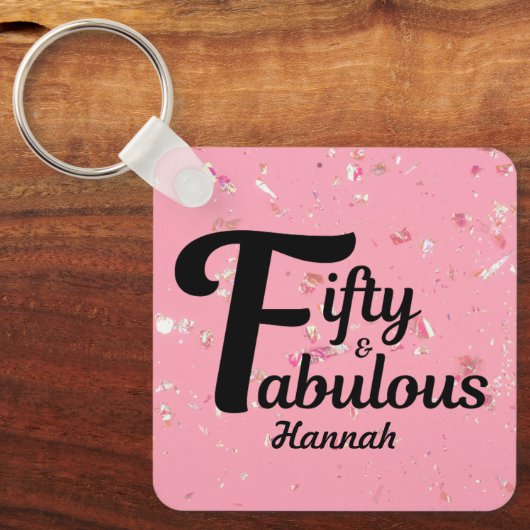 50と素晴らしいハッピー50誕生日ピンクのアクセント キーホルダー (正面)