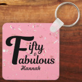 50と素晴らしいハッピー50誕生日ピンクのアクセント キーホルダー (裏面)