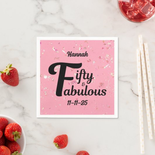 50と素晴らしいハッピー50誕生日ピンクのアクセント スタンダードカクテルナプキン (インサイチュ)