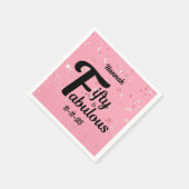 50と素晴らしいハッピー50誕生日ピンクのアクセント スタンダードカクテルナプキン (角)