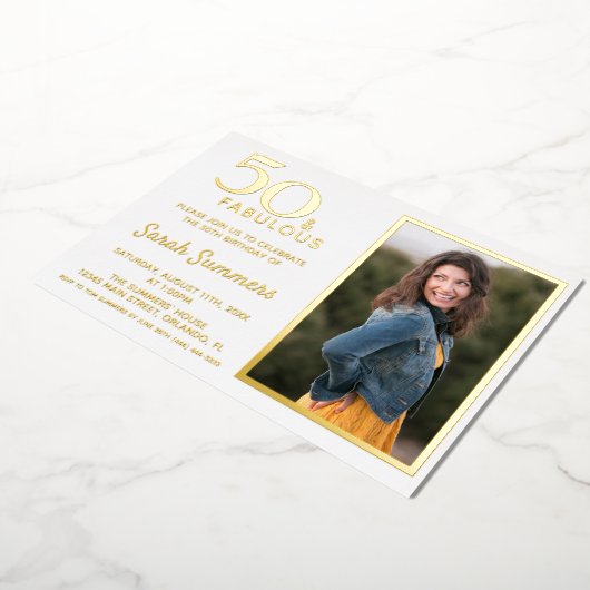 50と素晴らしいバラ金ゴールドエレガント誕生日 箔招待状 (回転した状態)