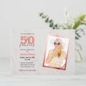 50と素晴らしいバラ金ゴールドピンクマーブル50誕生日 招待状 (スタンド正面)