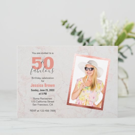 50と素晴らしいバラ金ゴールドピンクマーブル50誕生日 招待状 (スタンド正面)